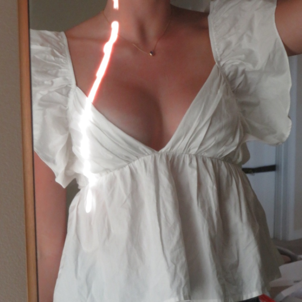 AKIRA White Puff Sleeve Ruffled Blouse